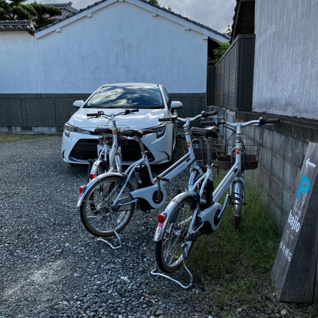 日田駅の横にある日田観光協会で借りれるレンタサイクル

電動自転車もあり、宿泊のお客様がよく利用されています
日田は自転車で移動するにはちょうどいいサイズの街なので、川沿いのサイクリングも気持ちいいですよ

You can rent bicycles at the Hita Tourist Association next to Hita Station.

They also have electric bicycles, which are often used by guests staying at the hotel.

Hita is just the right size for getting around by bicycle, so cycling along the river is a pleasant experience.

#レンタサイクル 
#電動自転車 
#rentalbicycle 
#electricbicycle

#三隈川 
#家族旅行
#familytrip
#オーバーツーリズムに疲れたあなたへ
#水処稀荘
#すいこまれそう
#スイコマレソウ
#1棟貸切の宿 
#土の部屋
#ムの間
#日田市
#hita 
#九州旅行の拠点地
#家具を堪能できる宿
#orderfurniture
#originaltable
#bookshelf
#clayroom
#likeavillain
#kyushutrip
#suikomareso
#traditionaljapan
#privatevilla
#luxuryaccommodation